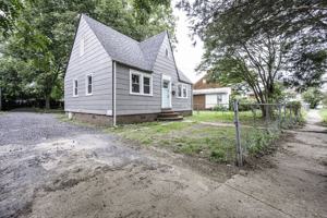 featured image of 132 S 11th Ave #1
