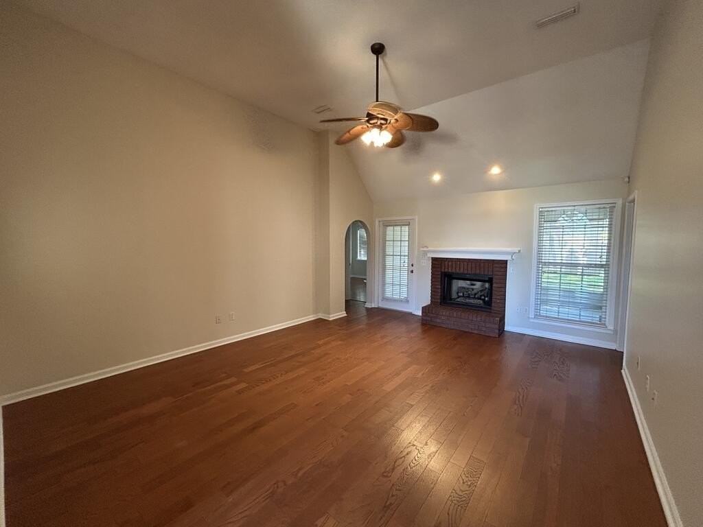 110 Princeton Dr - Photo 3 of 14