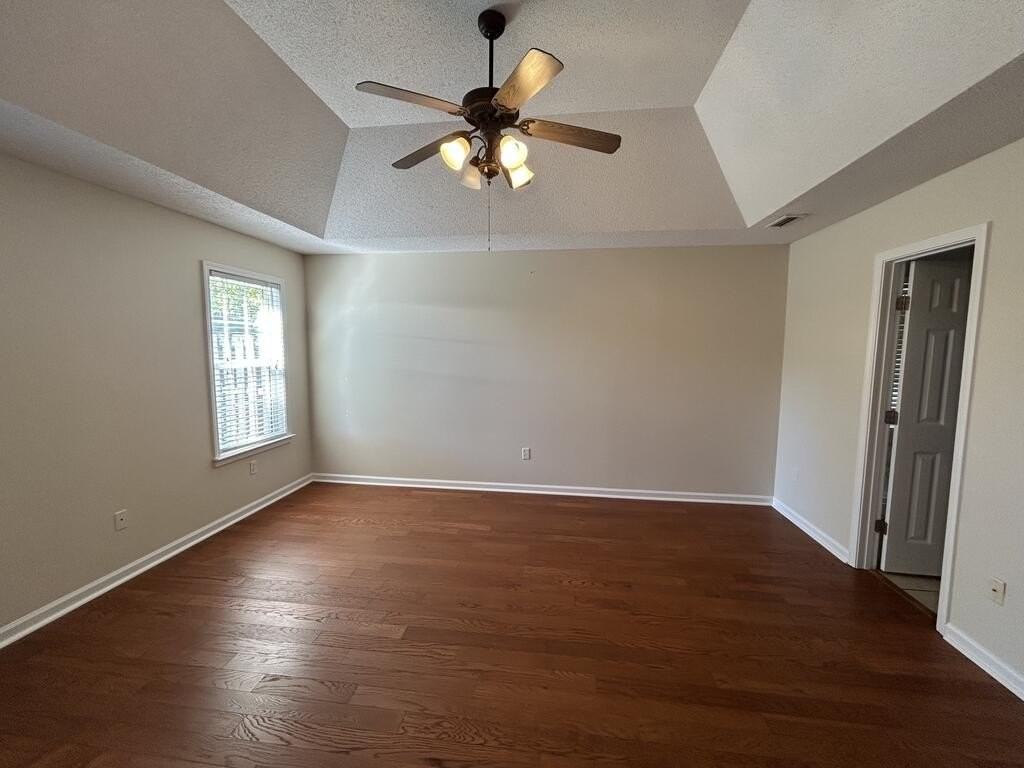 110 Princeton Dr - Photo 6 of 14