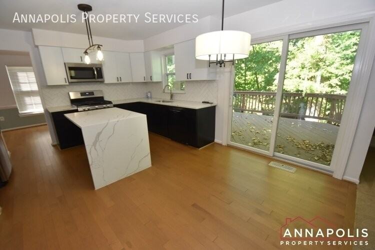 2808 Traxler Ct - Photo 4 of 32