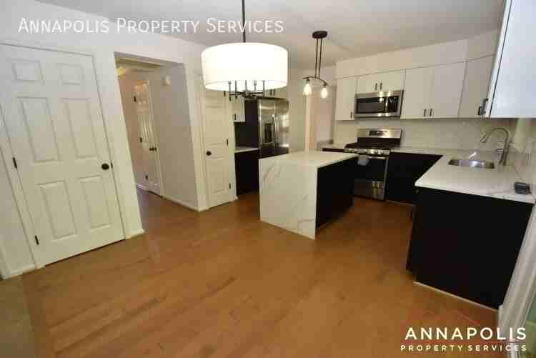 2808 Traxler Ct - Photo 5 of 32