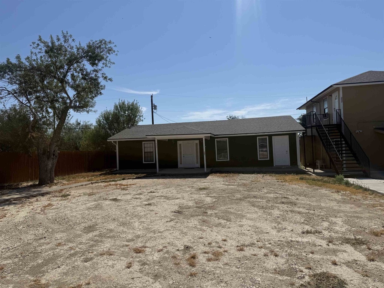 505 E Bowie St - Photo 2 of 12