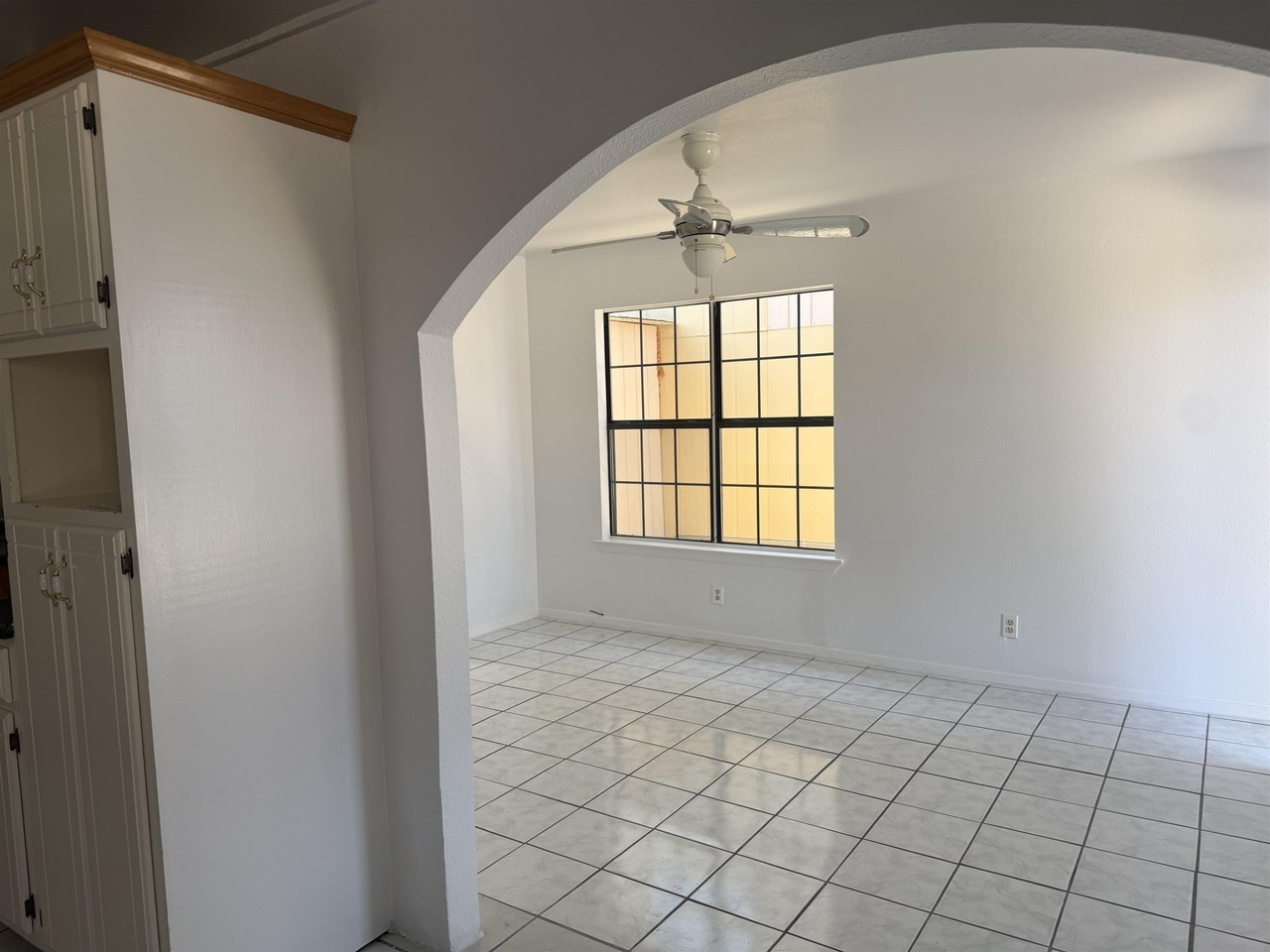 505 E Bowie St - Photo 4 of 12