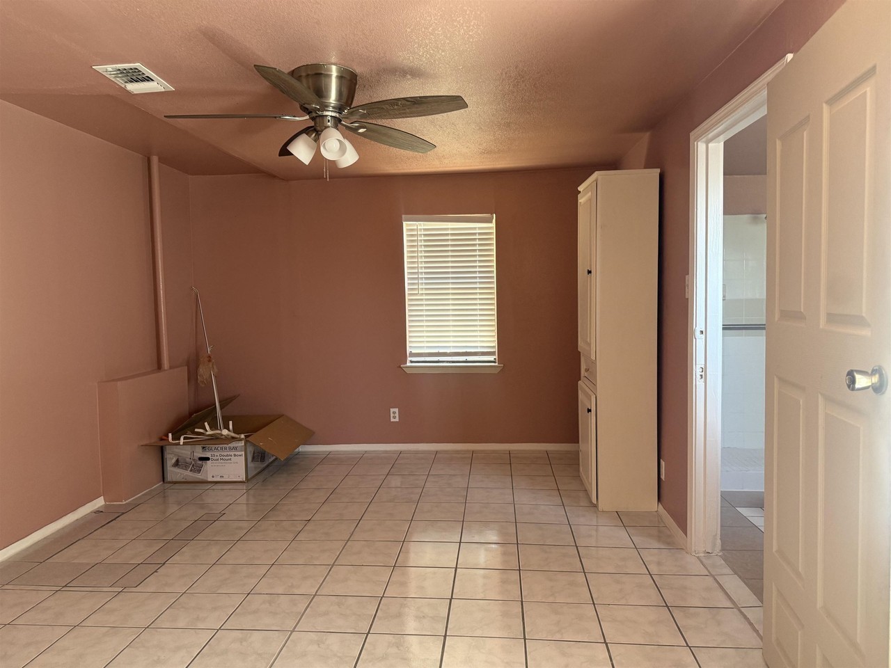 505 E Bowie St - Photo 7 of 12