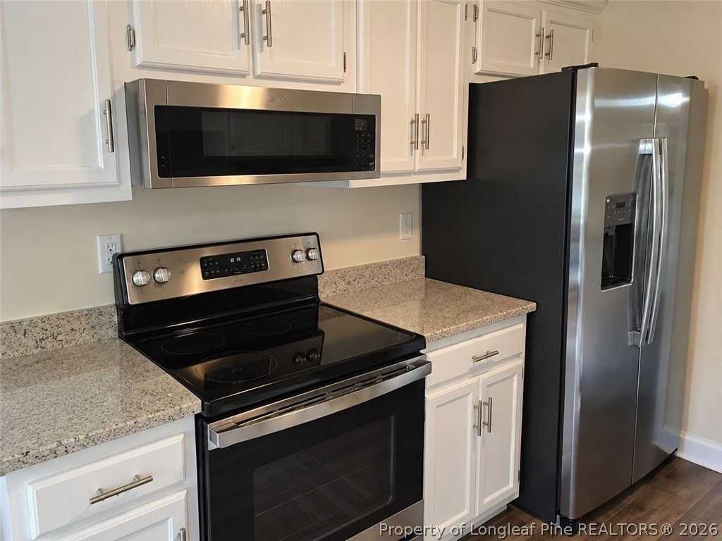 737 Maxine St - Photo 6 of 11