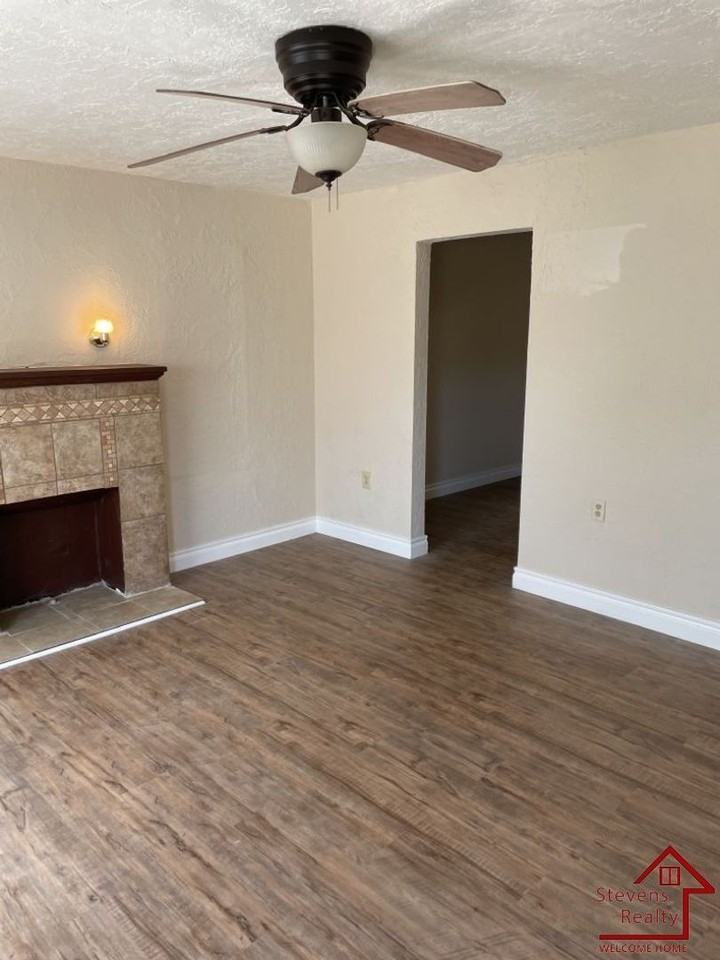 1609 Sw B Ave - Photo 6 of 18