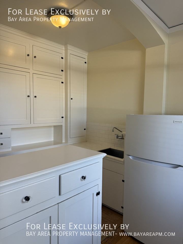 345 Forest Ave #110 - Photo 5 of 10