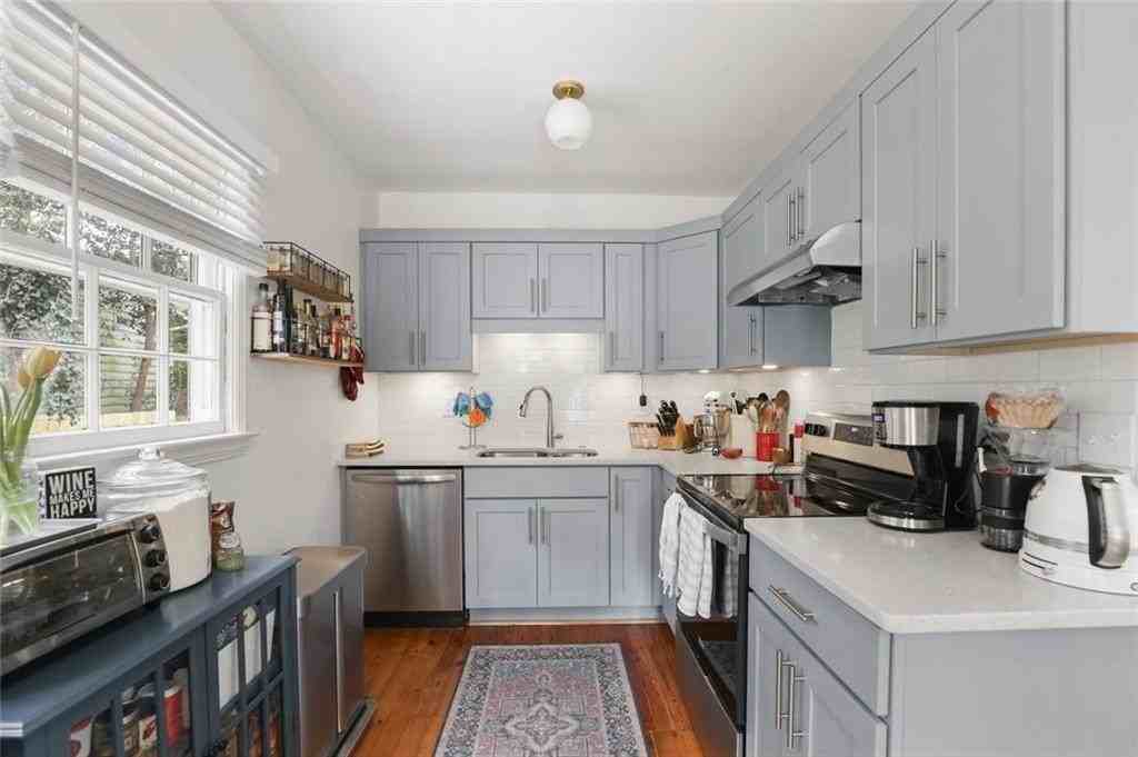 335 Ponce De Leon Pl #D - Photo 4 of 10
