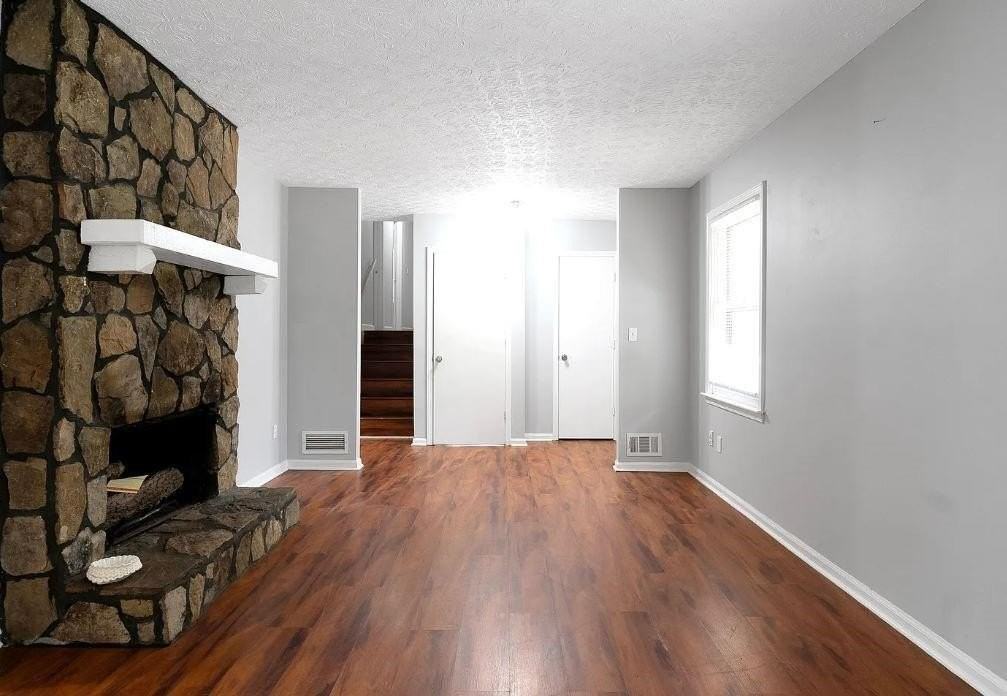 1675 Oak Ridge Way - Photo 2 of 14