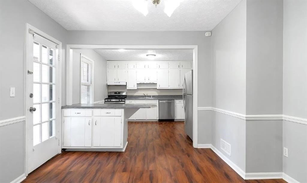 1675 Oak Ridge Way - Photo 3 of 14