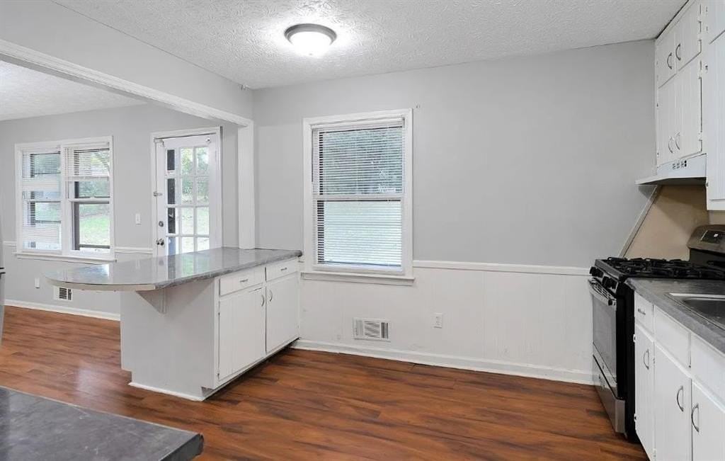 1675 Oak Ridge Way - Photo 4 of 14