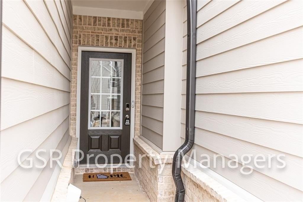 377 Timberland Ave - Photo 2 of 33
