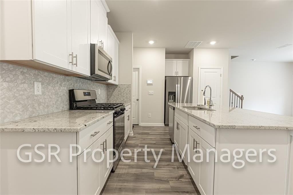 377 Timberland Ave - Photo 4 of 33