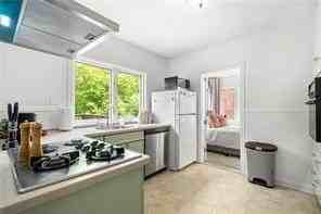 2331 Shenandoah Ave Ne - Photo 5 of 13