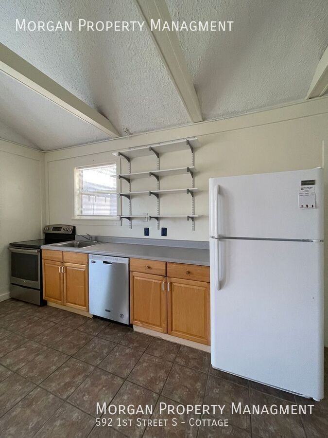 592 1st St S - Photo 4 of 16