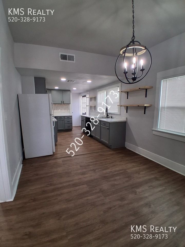 1531 E Grant Rd - Photo 6 of 22