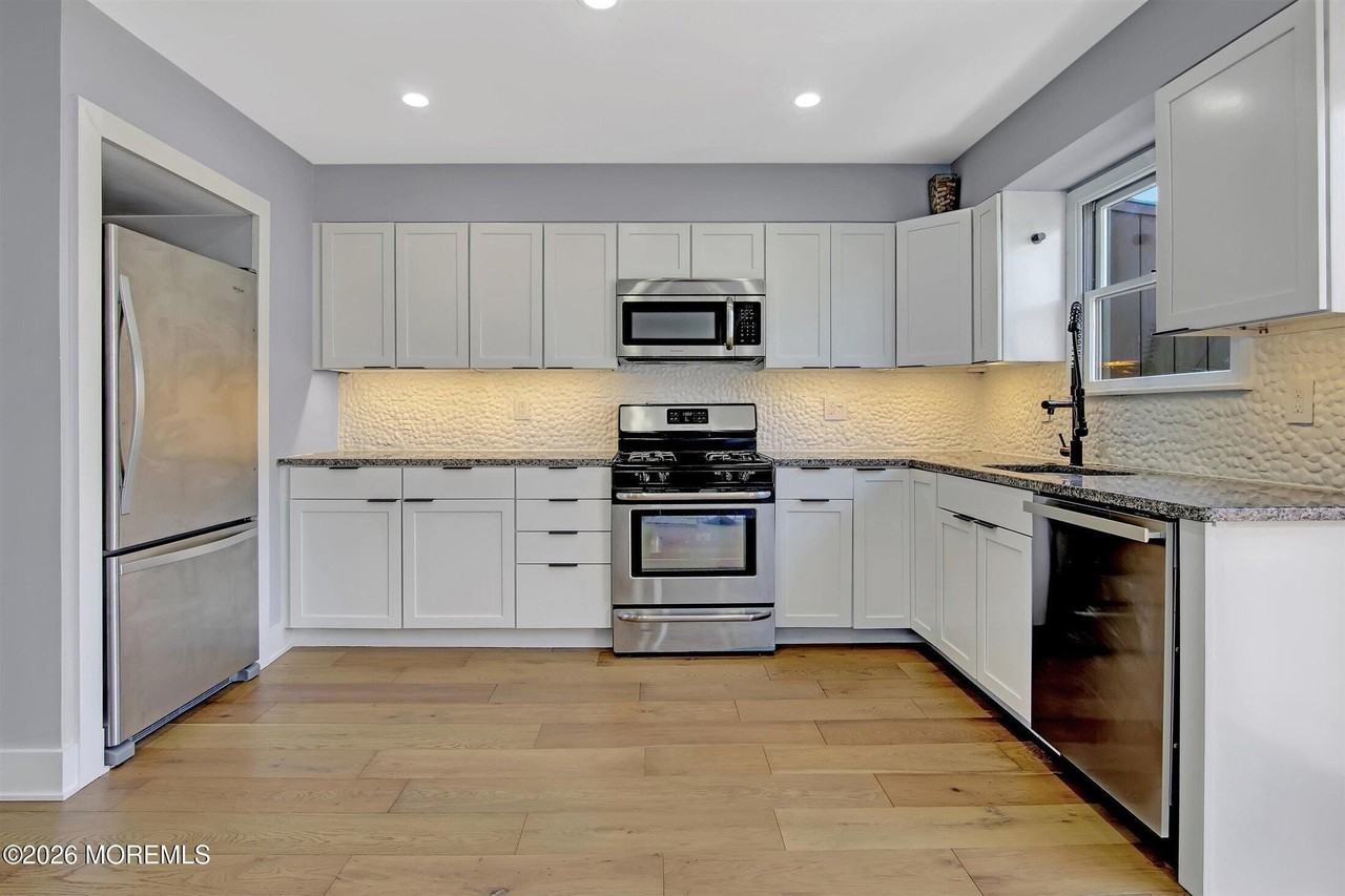 214 Marina Dr - Photo 2 of 28