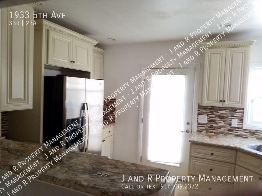 1933 5th Ave - Photo 7 of 20