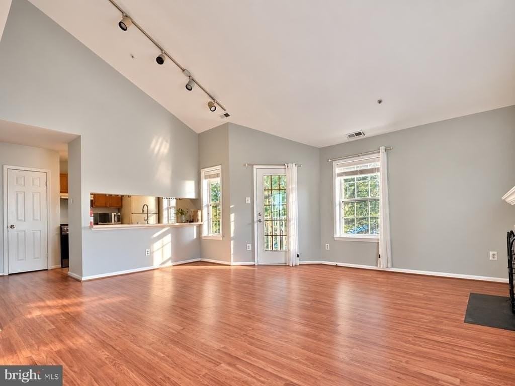 3121 Charing Cross - Photo 2 of 18