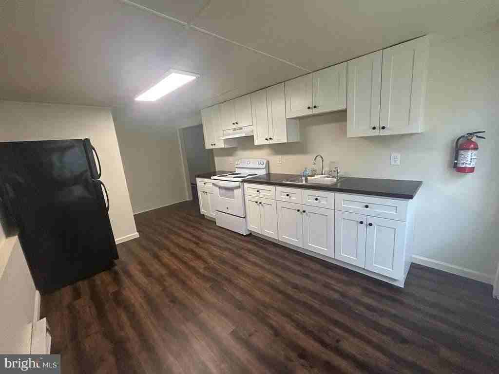 675 Henry St - Photo 6 of 11