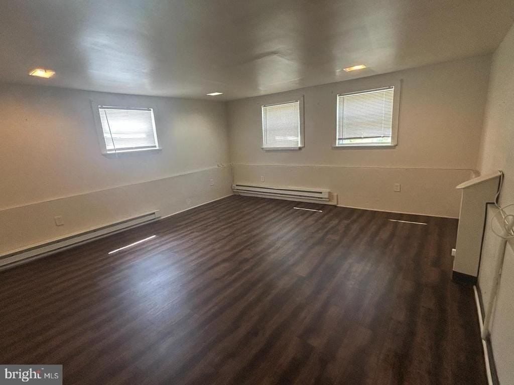 675 Henry St - Photo 7 of 11