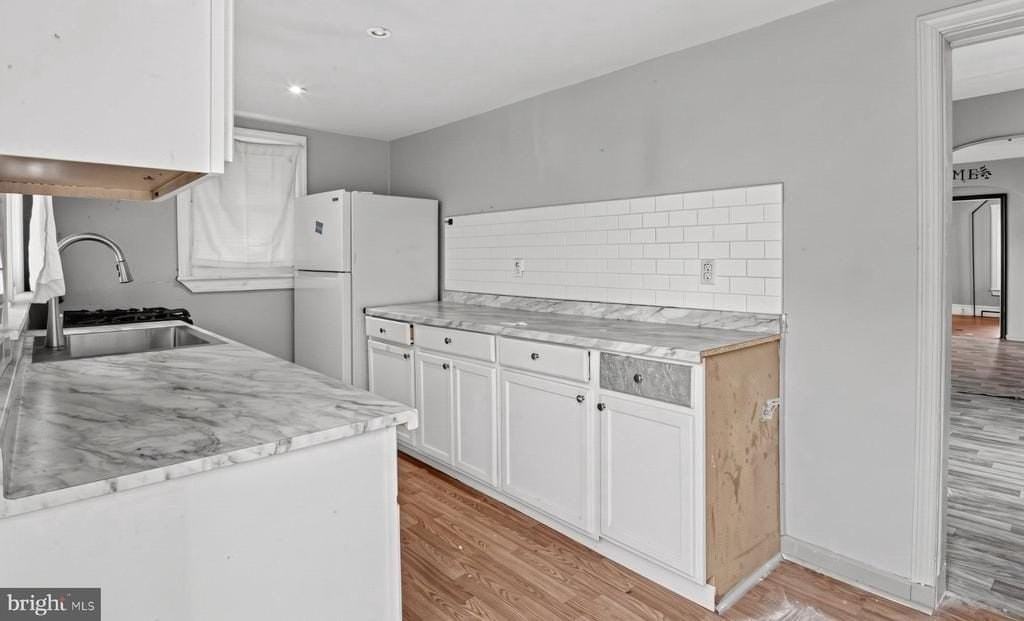 709 E Main St - Photo 4 of 15