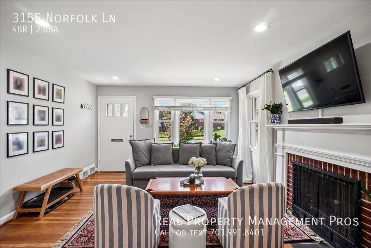 3155 Norfolk Ln - Photo 3 of 23