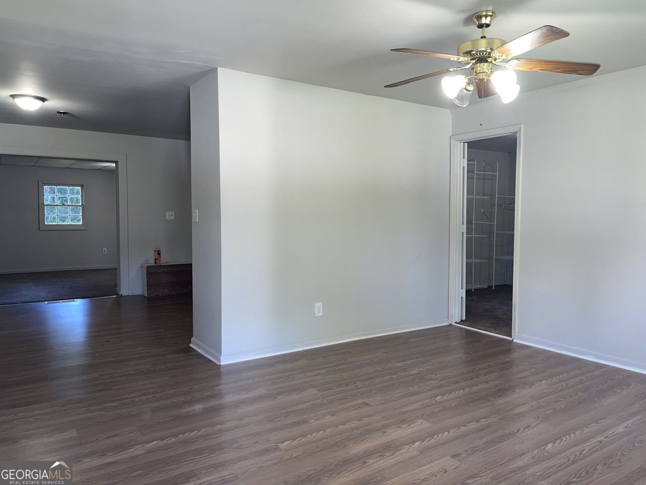 1341 Willow Dr - Photo 2 of 10