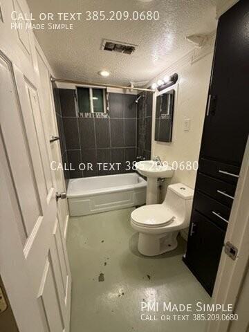 953 24th St #B - Photo 4 of 4