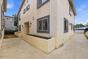 featured image of 10422 S Figueroa St