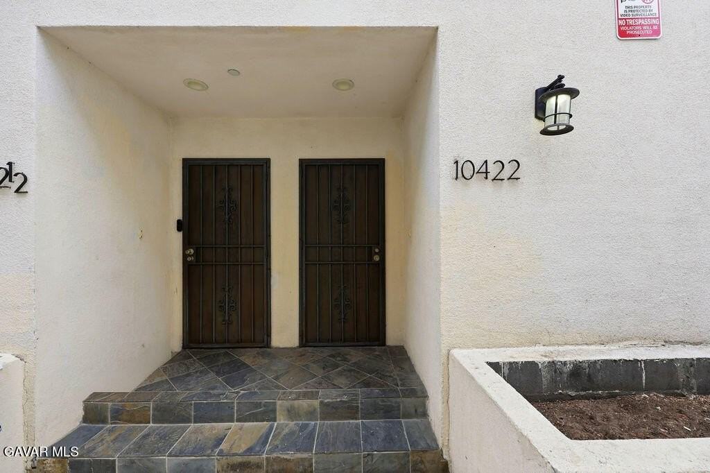 10422 S Figueroa St - Photo 2 of 28