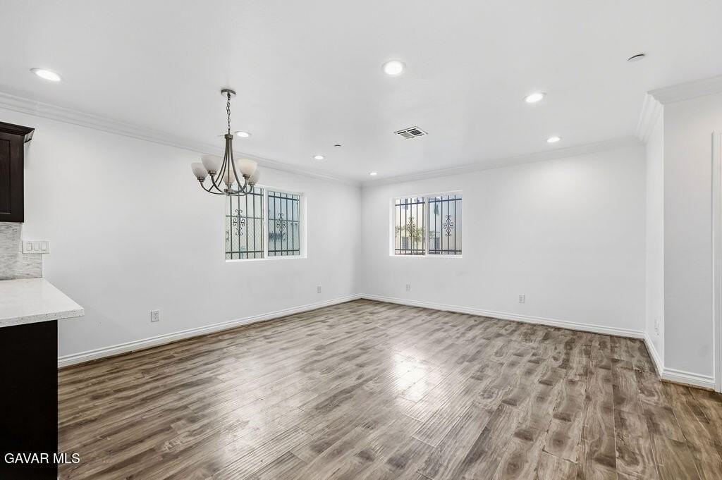10422 S Figueroa St - Photo 4 of 28