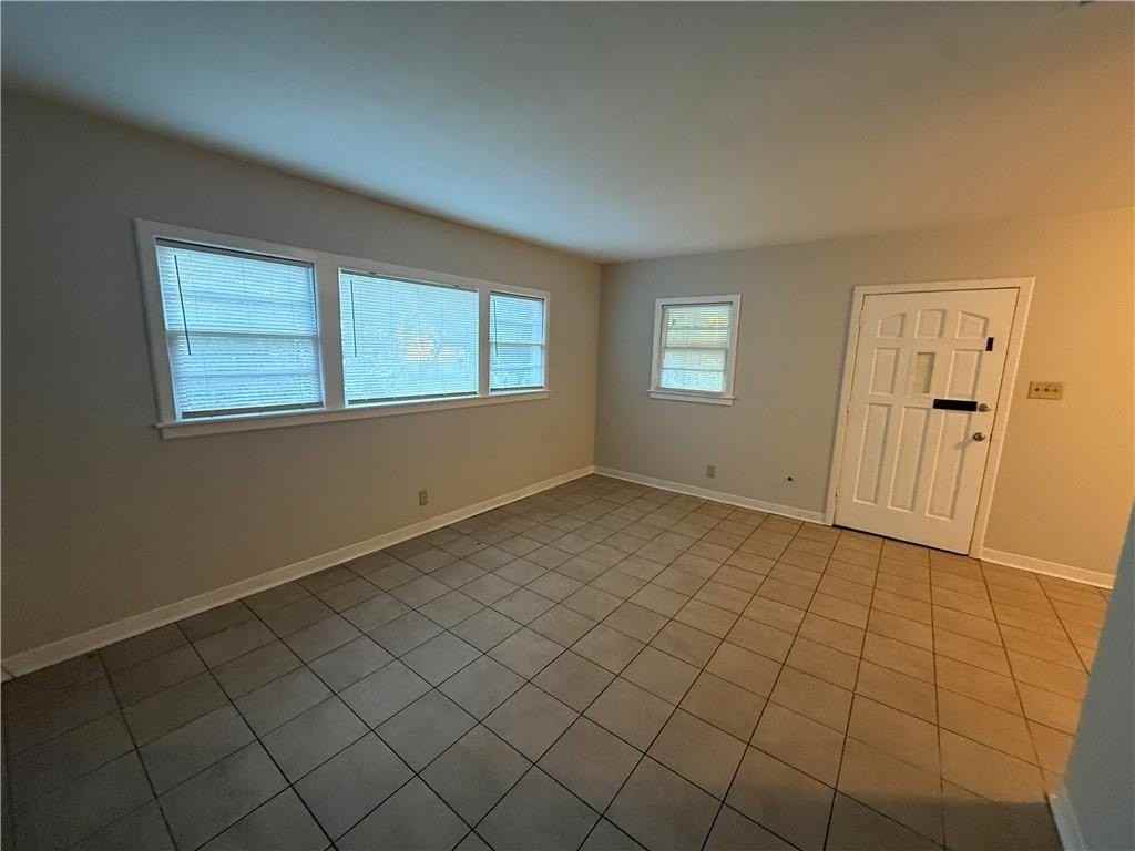 666 Farnell Ln - Photo 3 of 24