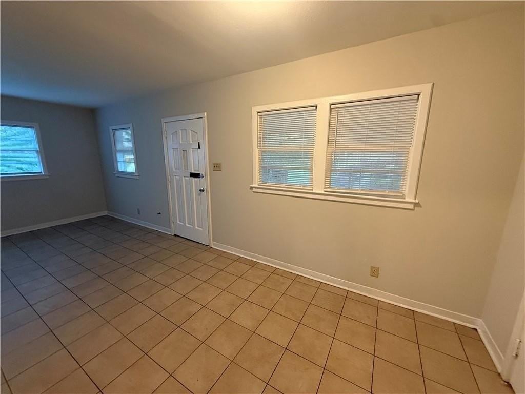 666 Farnell Ln - Photo 6 of 24