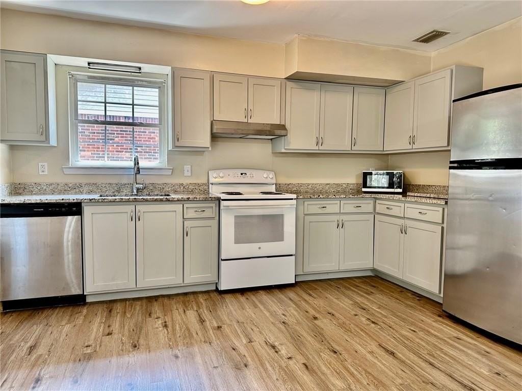 128 Vanderbilt Dr - Photo 3 of 12