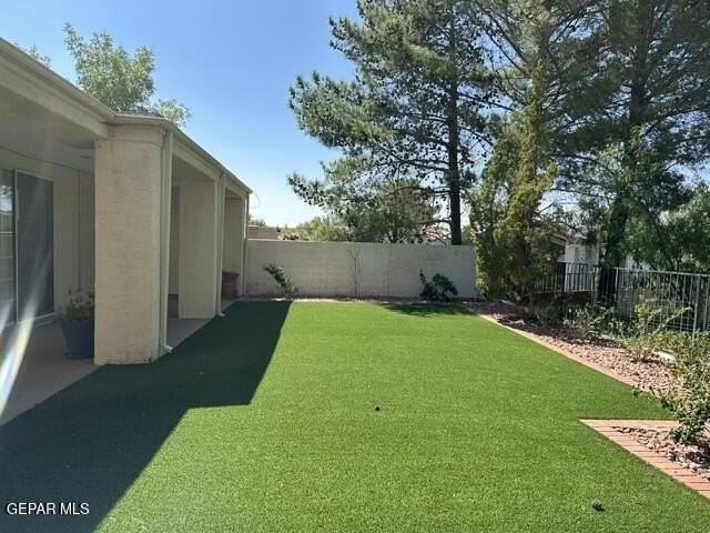 1027 Los Jardines Cir - Photo 2 of 39