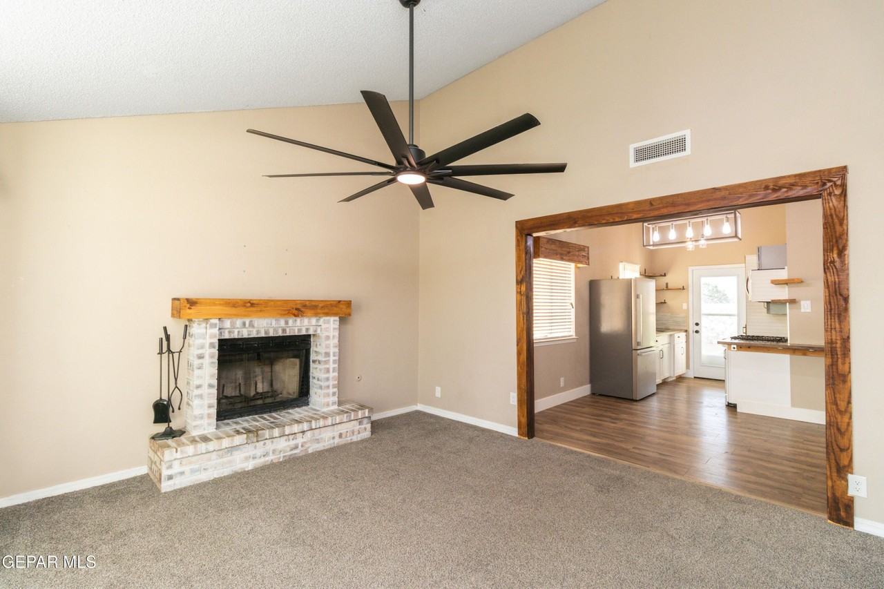 11601 Cree Ct - Photo 2 of 39