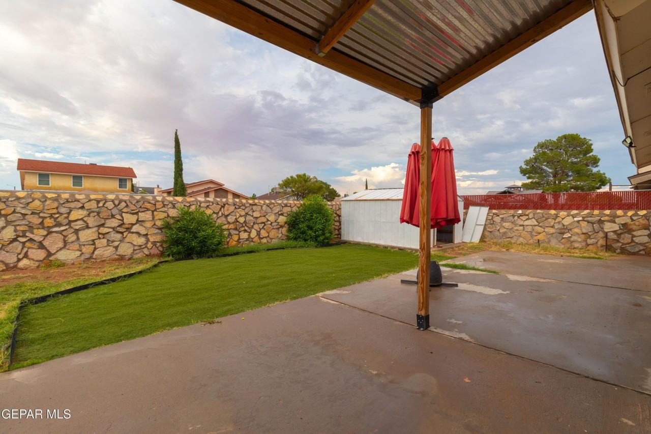 11601 Cree Ct - Photo 5 of 39