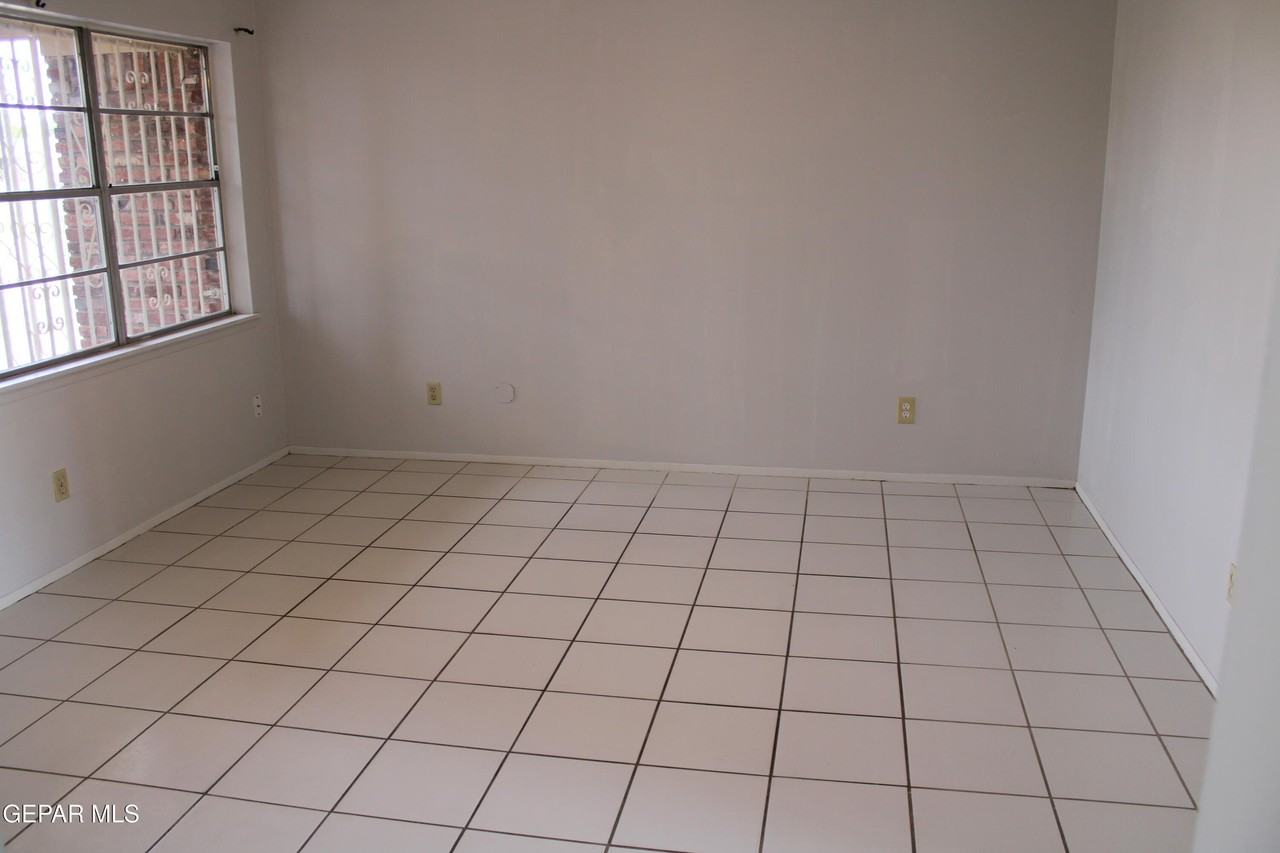 3518 Glasgow Rd - Photo 3 of 24