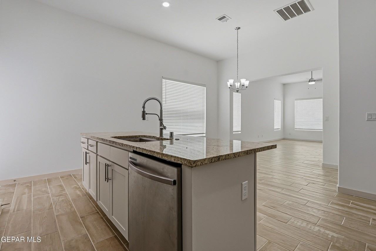 12600 Shayna Deanne Ct - Photo 7 of 33
