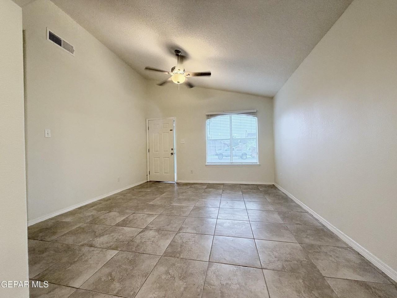 3634 Dominican St - Photo 5 of 17