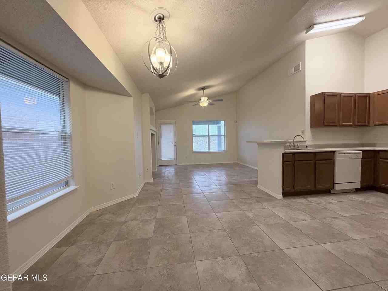 3634 Dominican St - Photo 6 of 17