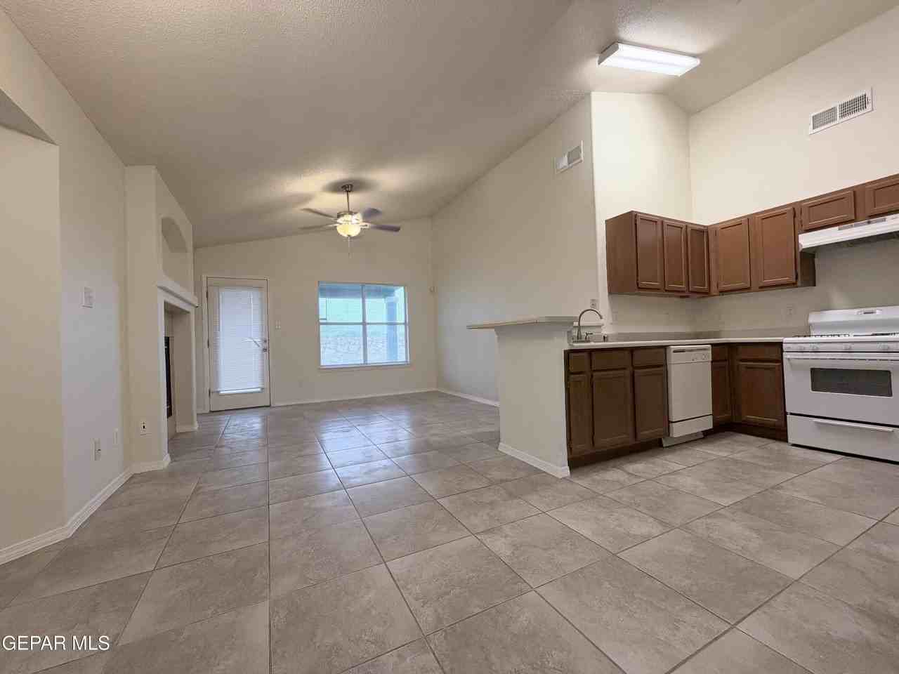 3634 Dominican St - Photo 7 of 17