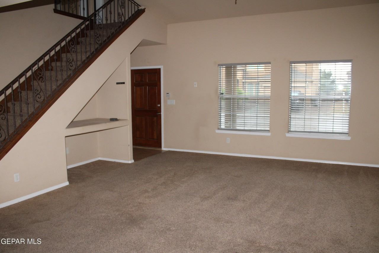 14320 Arabian Point Ave - Photo 3 of 24