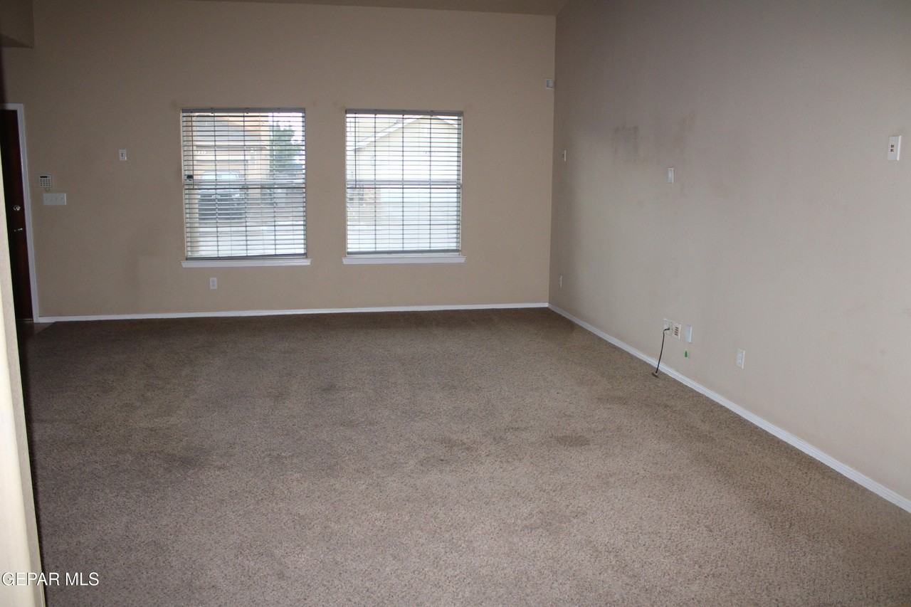 14320 Arabian Point Ave - Photo 4 of 24