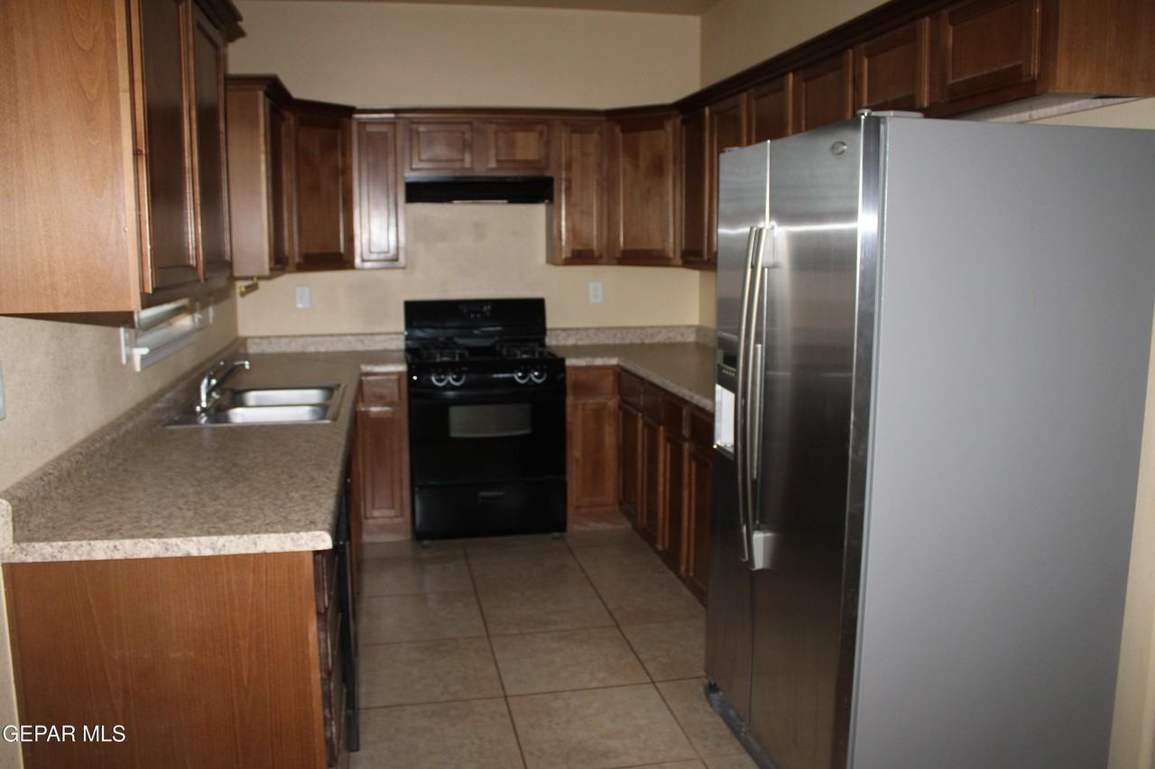 14320 Arabian Point Ave - Photo 5 of 24