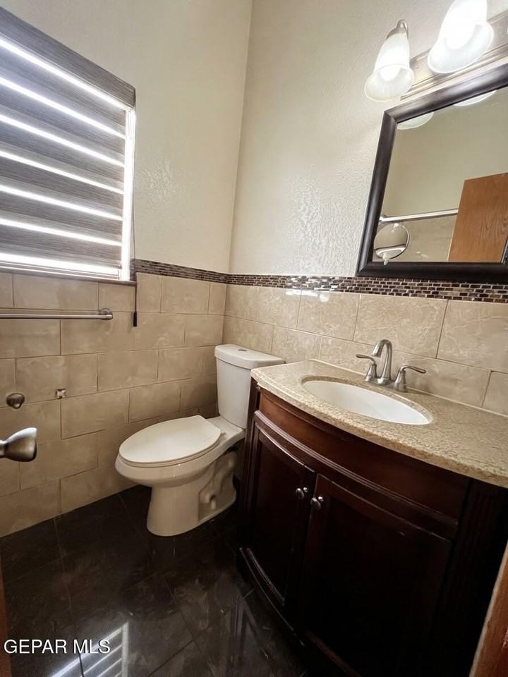 1540 Sierra De Oro Dr - Photo 4 of 15