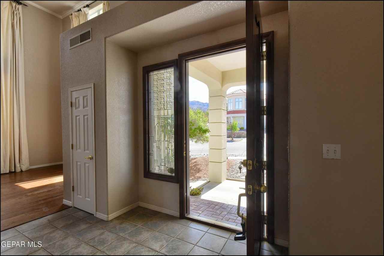 6598 Eagle Ridge Dr - Photo 7 of 50