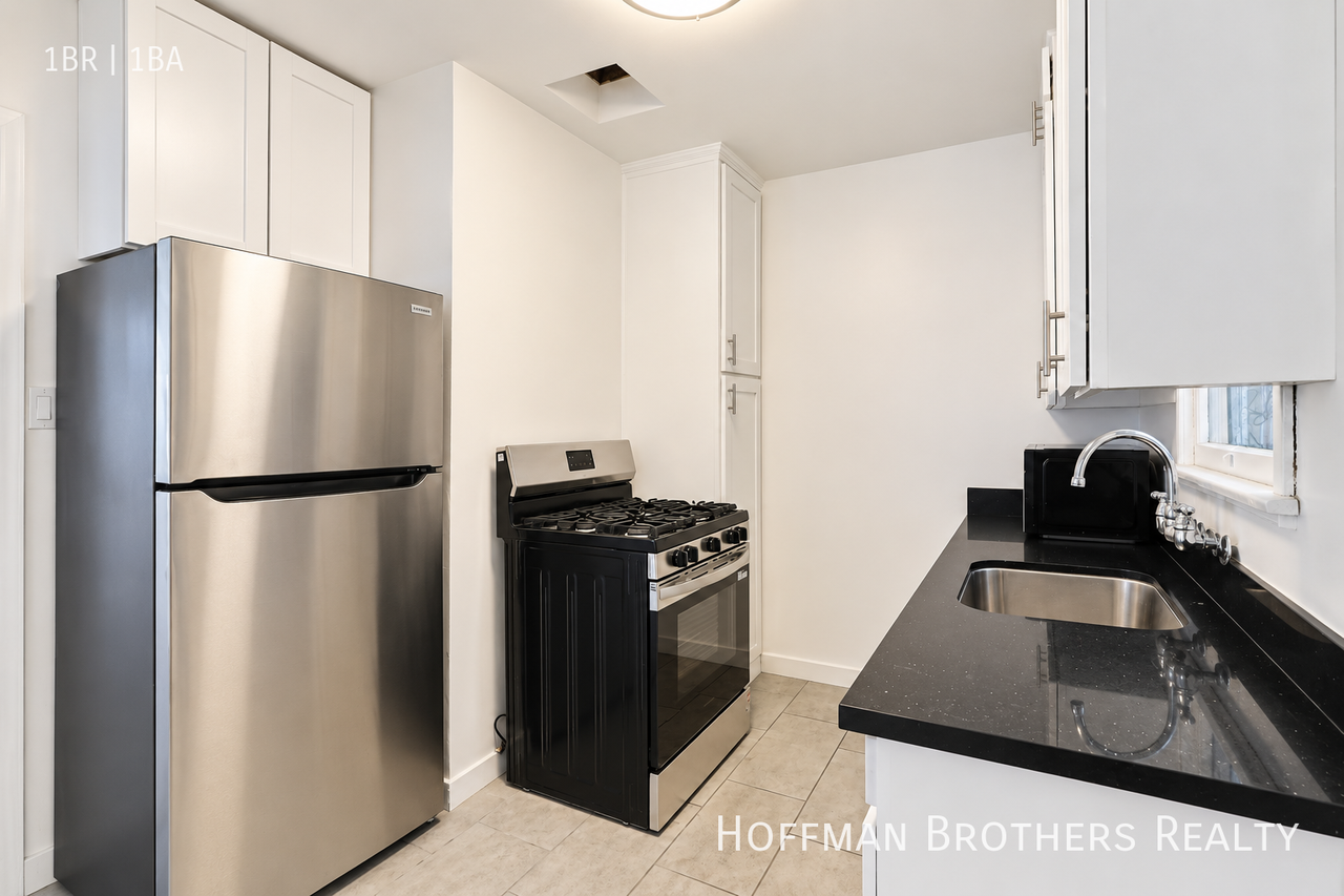 724 Machado Dr - Photo 2 of 12