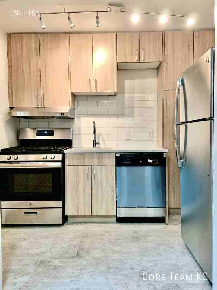 4318 Mercier St #4320-2 - Photo 3 of 15